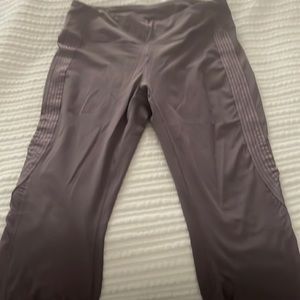 Soft leggings. Detail on the side.